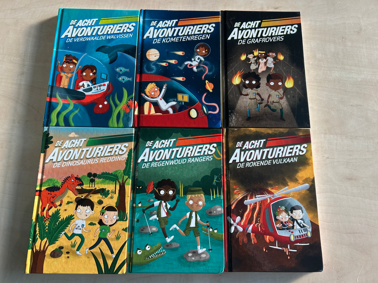 De acht avonturiers deel 1 t/m 6! Licht beschadigd!