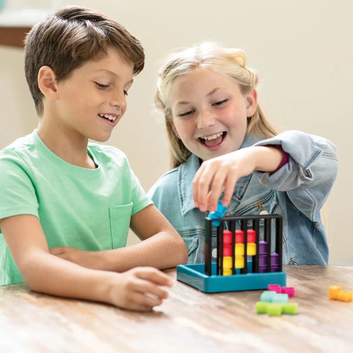Kanoodle Gravity (7+) – 1 bis 2 Spieler – 40 Denksportaufgaben
