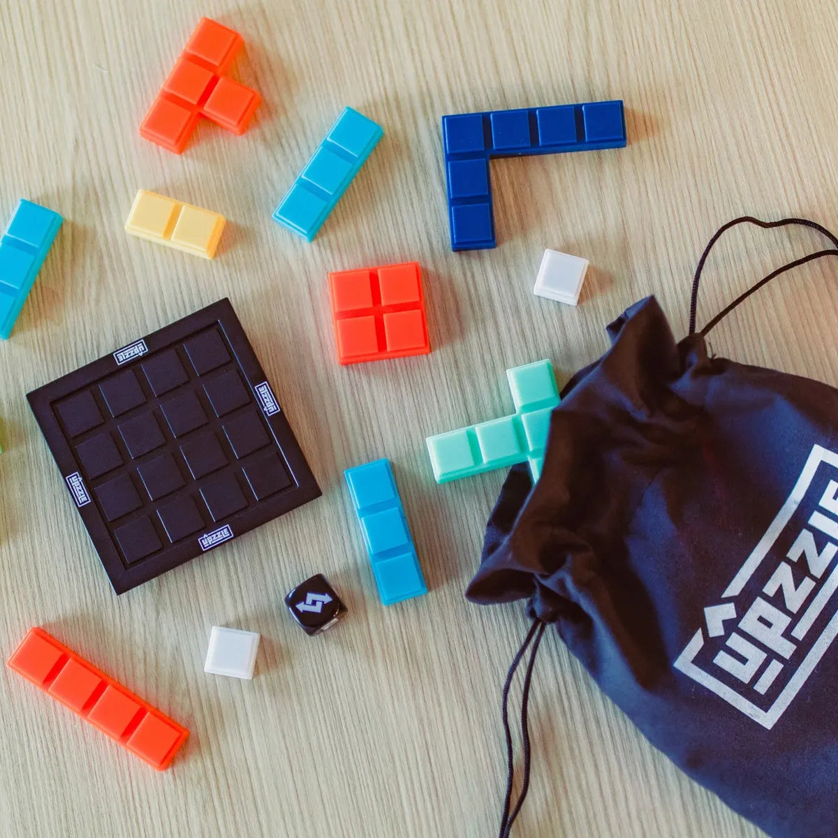 Upzzle – strategisches Stapelspiel (7+)